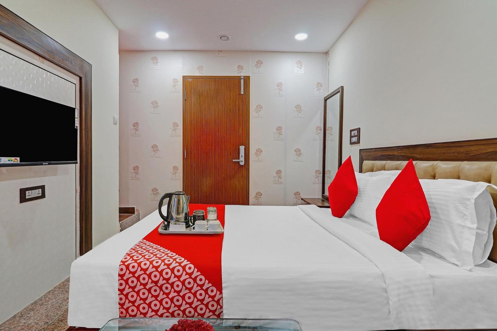 Heavens Inn Near Rasoolpura Metro Station Hyderabad Exterior foto