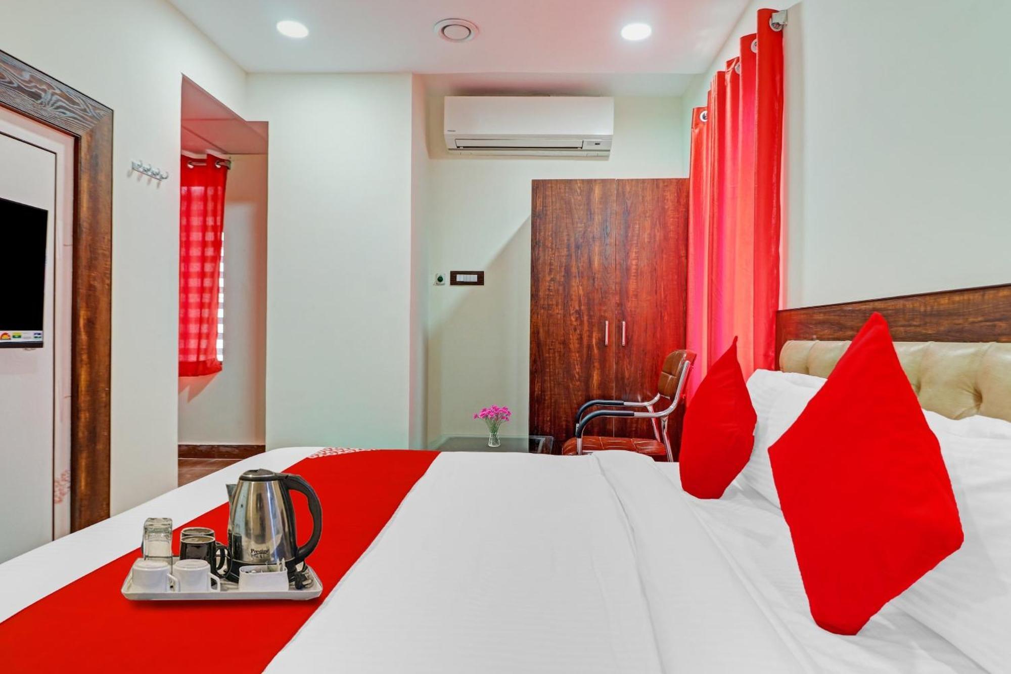 Heavens Inn Near Rasoolpura Metro Station Hyderabad Exterior foto